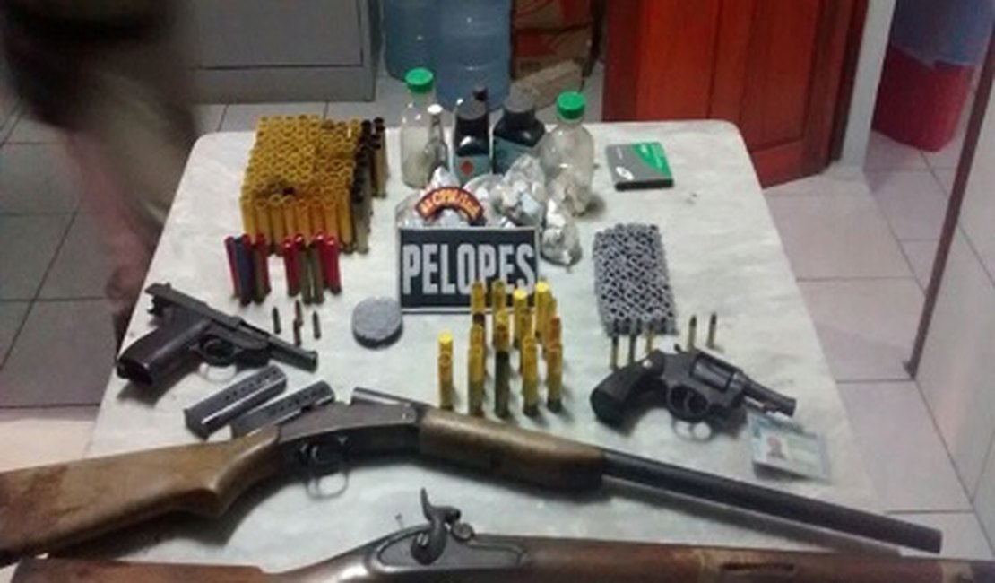 Polícia prende três e apreende cinco armas de fogo em Chã Preta