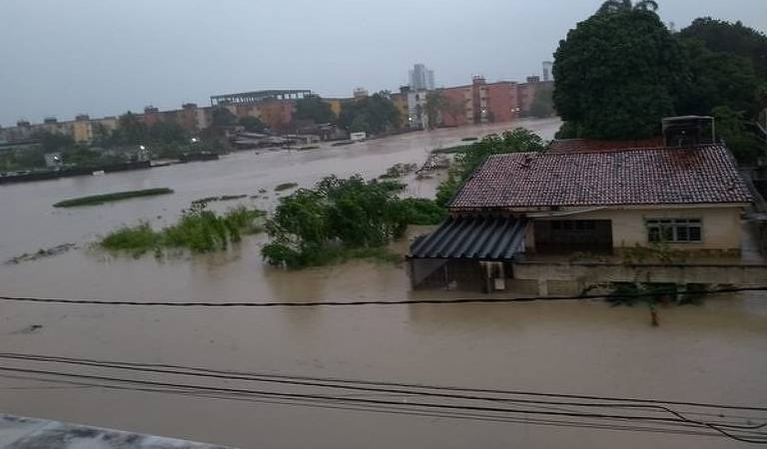 Fortes chuvas deixam cinco mortos na região metropolitana do Recife