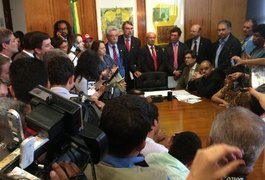 Movimentos sociais protocolam novo pedido de impeachment contra Temer