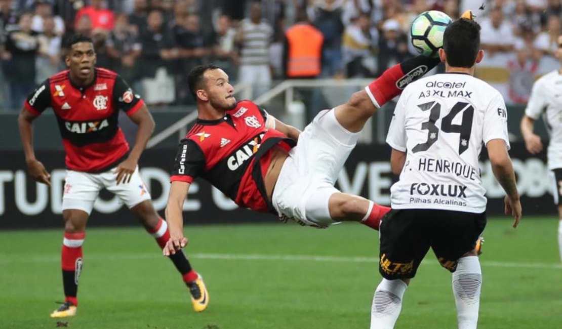 Com golaço Flamengo arranca empate do Corinthians na Arena