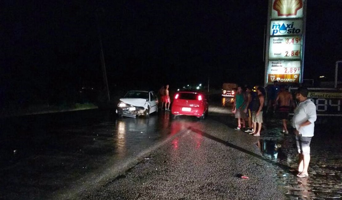 Três pessoas ficam feridas após colisão na BR 101, em São Miguel dos Campos