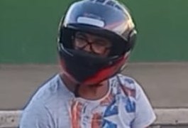 Vídeo. Homem é flagrado se masturbando em cima de motocicleta no bairro Primavera