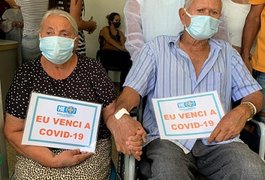 Casados há 56 anos, arapiraquenses têm reencontro emocionante após se recuperarem da Covid-19 no HEA