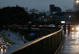 Pessoa morre após ser atingida por fio energizado durante chuva em SP