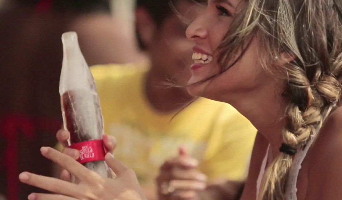 Coca-Cola lança garrafa feita de gelo que não gera resíduo