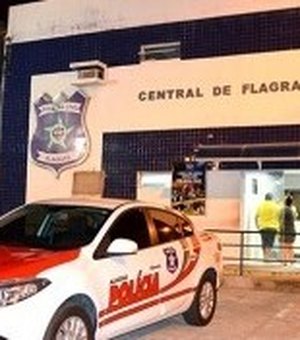 Maceió: Criança pede socorro e polícia prende ex que estava espancando a mãe dele