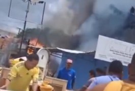 Peixaria localizada no Eustáquio Gomes, em Maceió, é atingida por incêndio