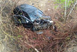 Capotamento deixa uma pessoa morta e duas feridas na AL-487, no município de Traipu