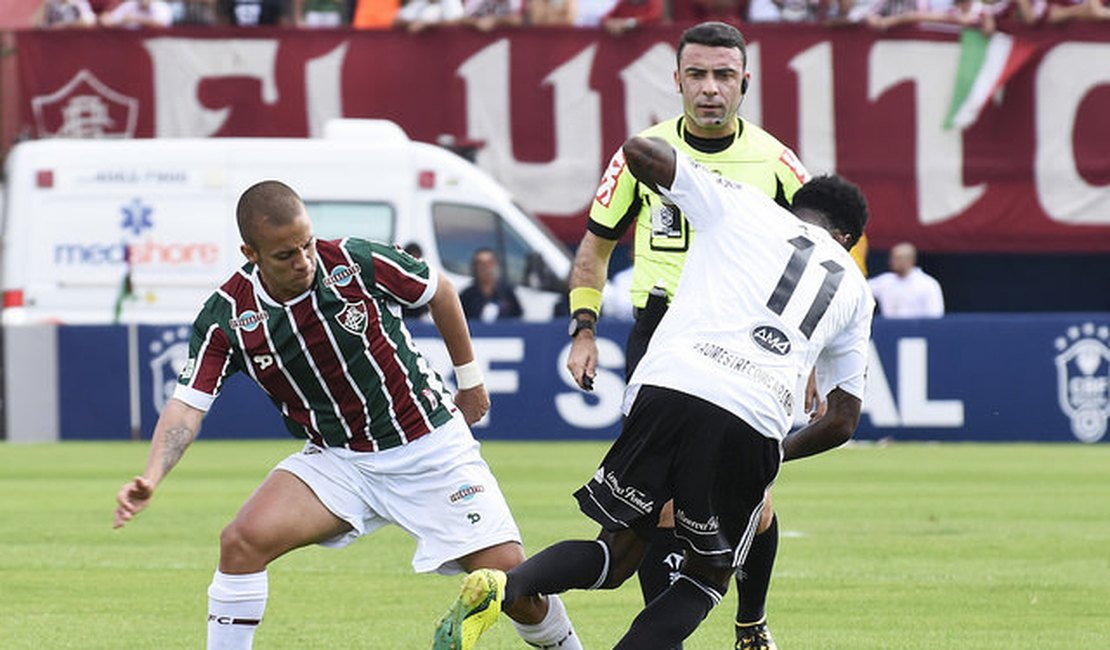 Fluminense vgoleia a Ponte Preta por 3 a 0 em Edson Passos