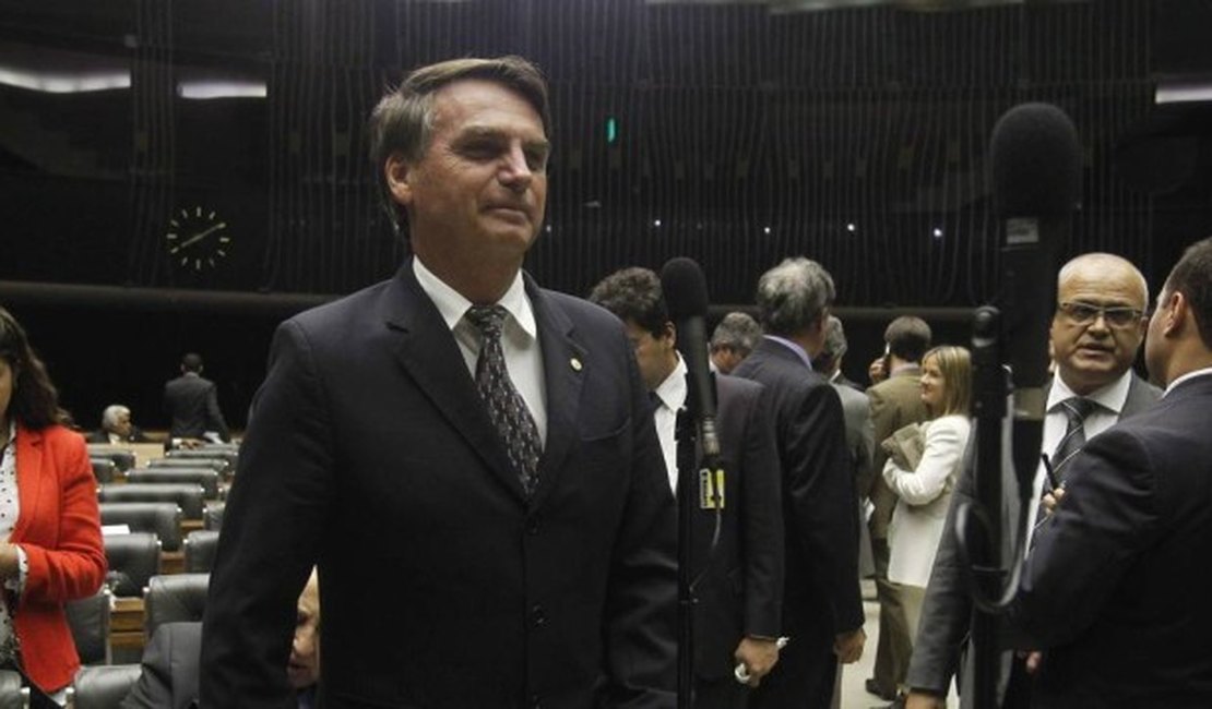Bolsonaro é condenado a indenizar deputada em R$ 10 mil por danos morais
