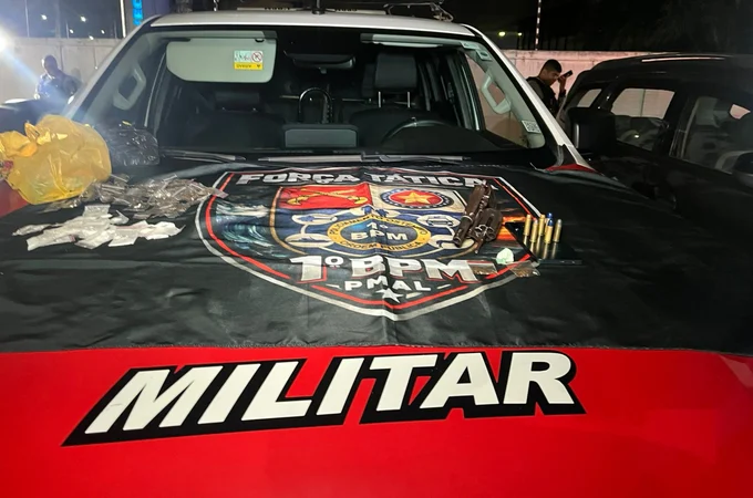 Força Tática prende dois homens por tráfico de drogas e porte ilegal de arma na Ponta Grossa, em Maceió