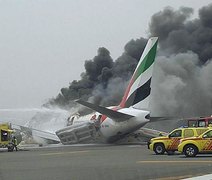 Avião com 300 pessoas pega fogo após pouso em Dubai