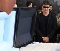 Famosos são acusados de fingir emoção durante velório de Gugu