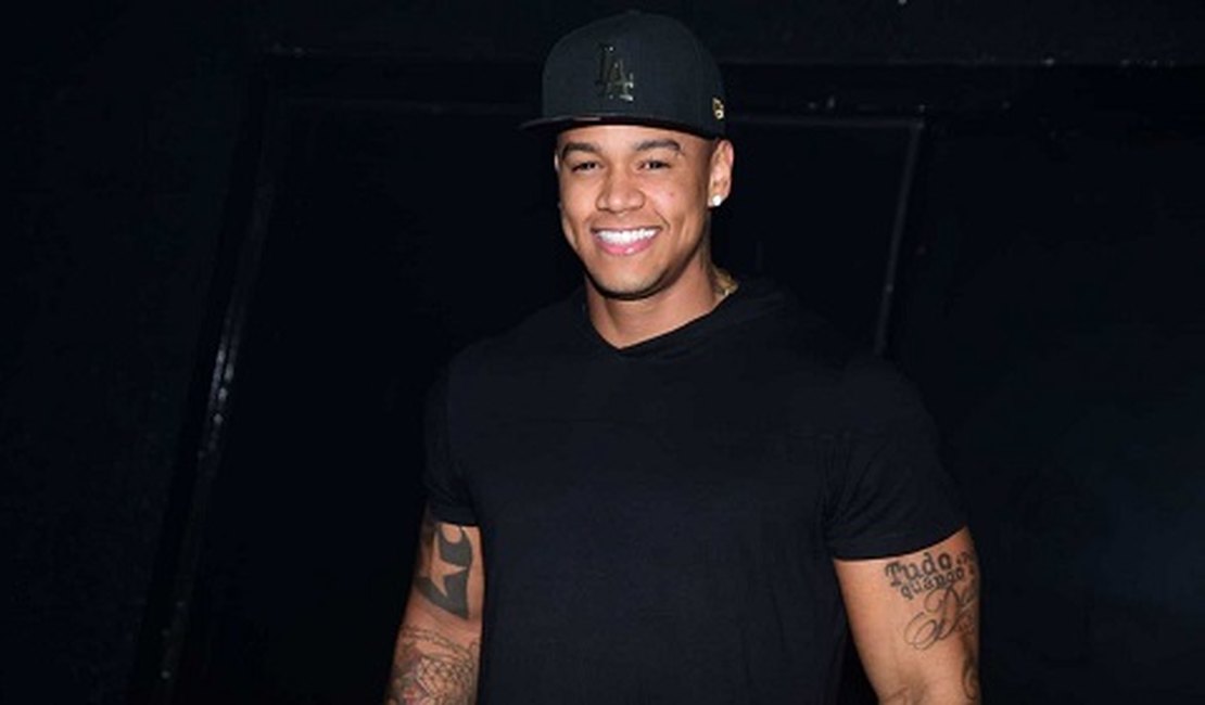 Léo Santana arrecada mais de 40 toneladas de alimentos em live