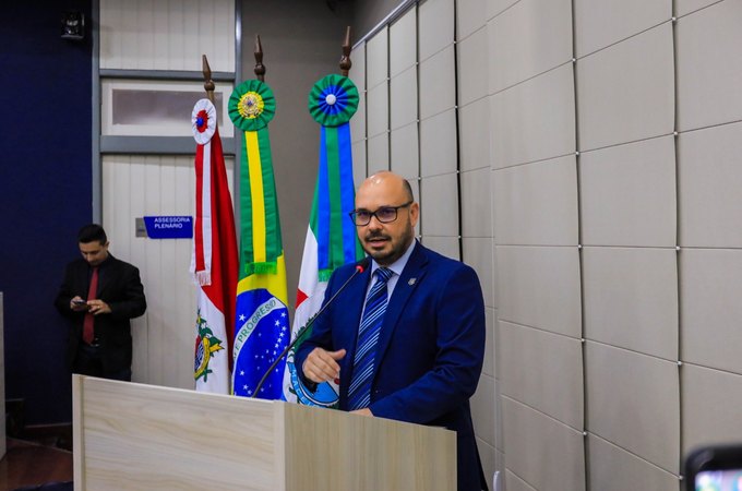 Substituindo Rui Palmeira, Tácio Melo toma posse na Câmara de Maceió