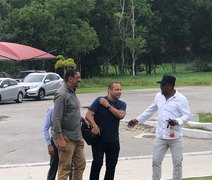 Pai de Neymar visita o Ninho do Urubu para 'estreitar relações'