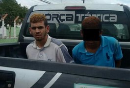 Jovens são detidos com motocicleta roubada, no Batingas, em Arapiraca