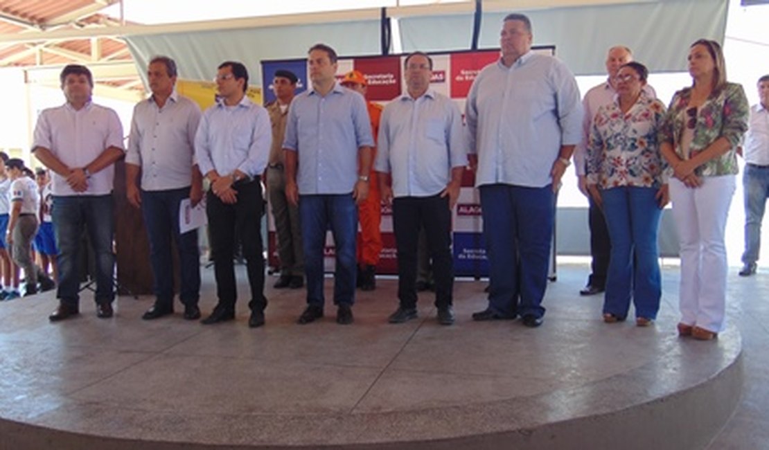 Governador entrega Colégio Militar em Arapiraca, que chega referendado por bons índices no Ideb