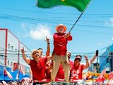 Lula faz história, vira eleição contra Flávio Bolsonaro e é eleito presidente do Brasil com 51,75%