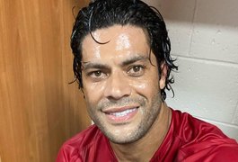 Hulk Paraíba troca alianças com nova namorada, sobrinha de sua ex