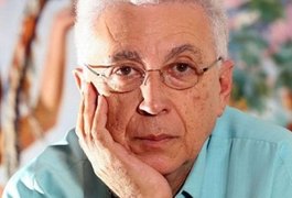 Aguinaldo Silva faz elogio à cena de sexo gay em ‘Liberdade’: ‘Acho válido’
