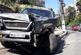 Acidente na Geraldo Melo deixa trânsito lento no Poço e Farol
