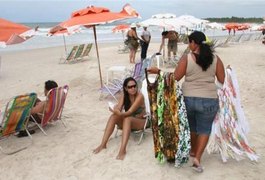 Lei normaliza ação de ambulante na orla de Maceió