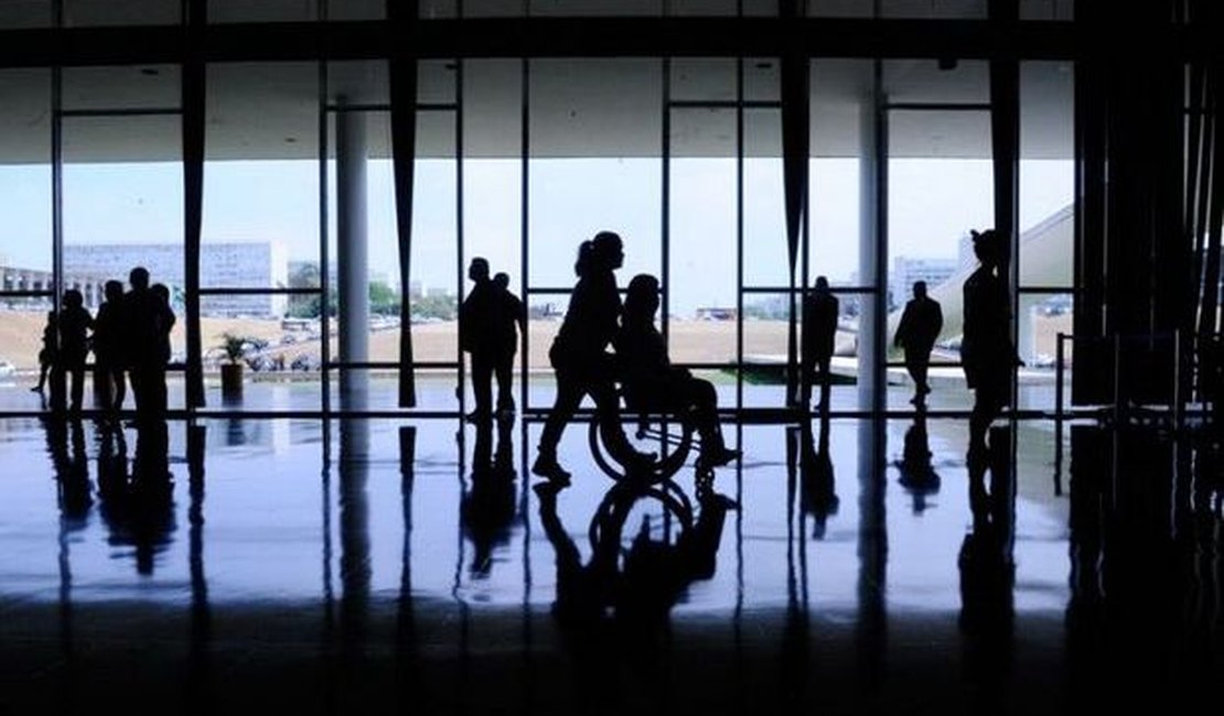 Lei vai estabelecer jornada reduzida para pais de crianças com deficiência