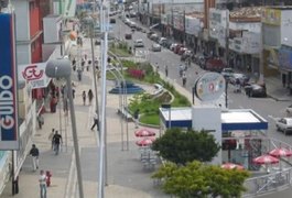 Casal se passa por cliente e furta vários objetos de loja no Centro de Arapiraca