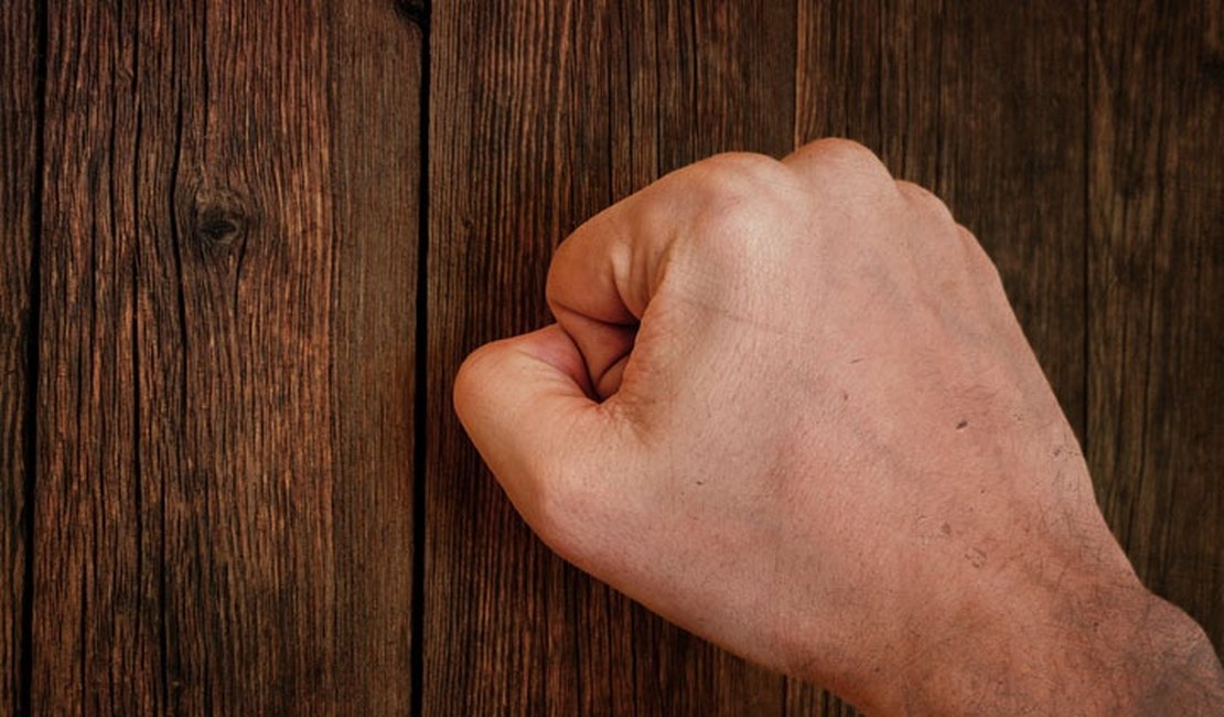 Homem passa a madrugada aterrorizando ex com batidas na porta, ameaças de morte e xingamentos em Paulo Jacinto