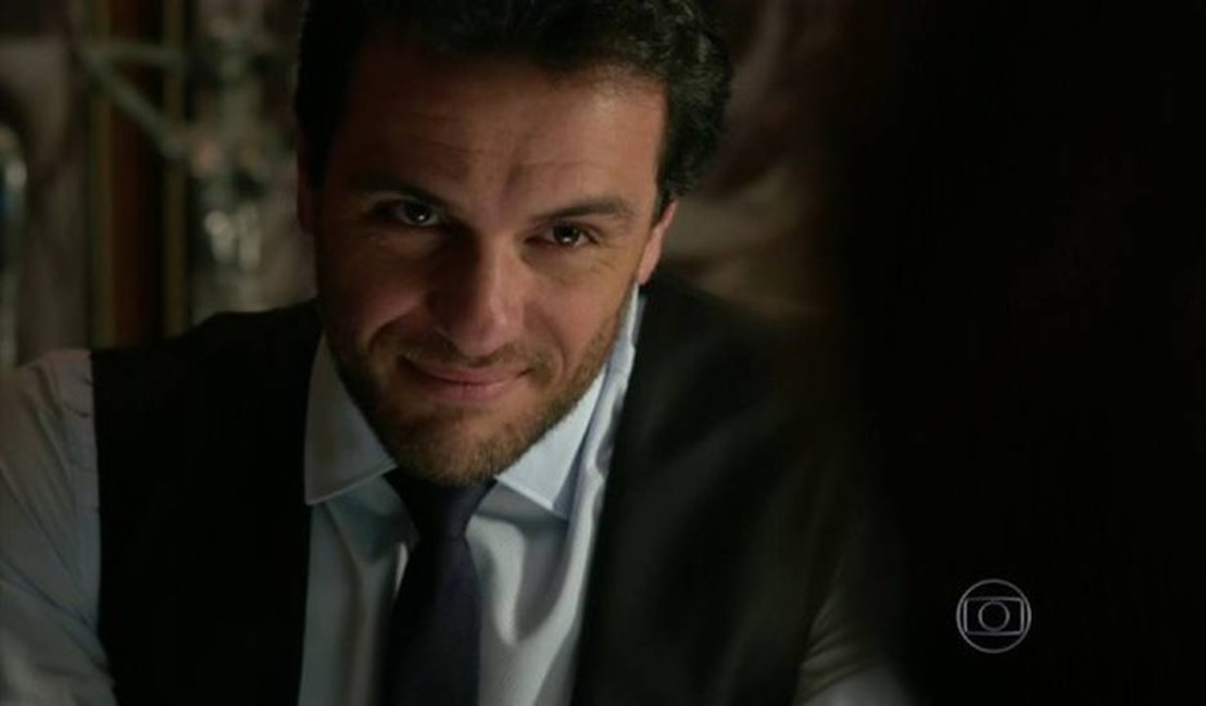 'Verdades secretas': Alex pede calcinha de Angel durante jantar