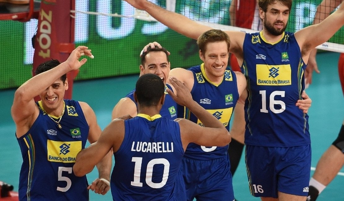 Brasil dá volta por cima, atropela Rússia e vai à semi do Mundial de vôlei