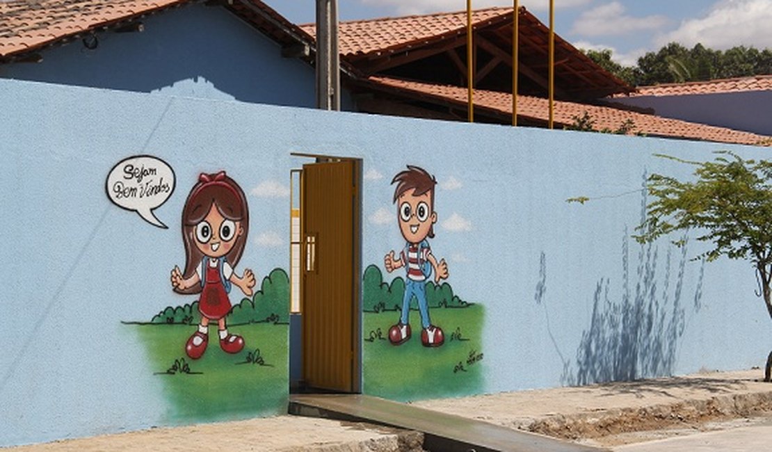 Moradores das Batingas recebem escola toda revitalizada