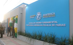 Luciano Barbosa entrega escola completamente revitalizada