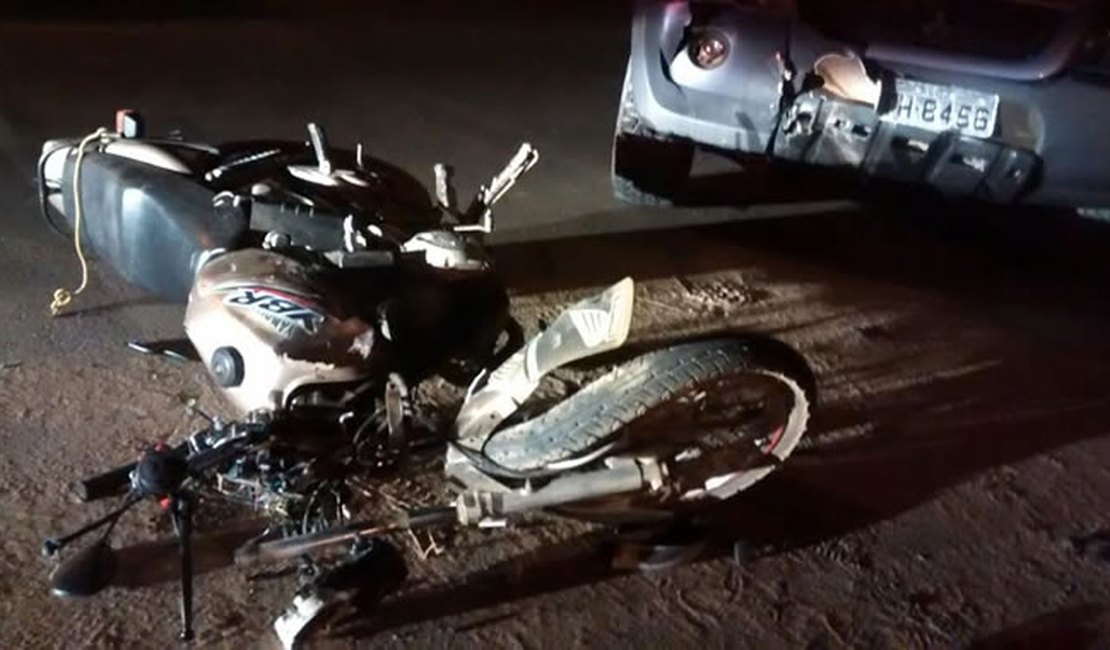 Colisão entre caminhonete e moto deixa um ferido em Arapiraca