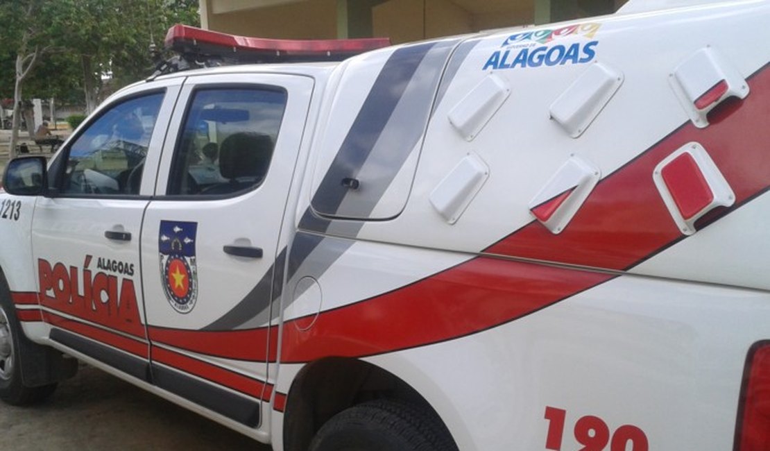 Bandidos roubam moto e abandonam outra no local do crime no bairro Batingas em Arapiraca