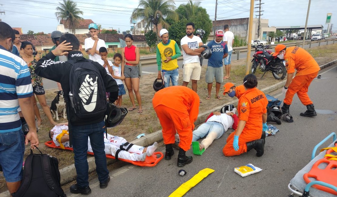 Colisão entre motos deixa feridos na AL 220, em Arapiraca