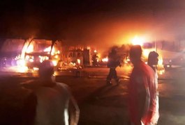 Incêndio em garagem destrói ônibus e micro-ônibus em Pilar