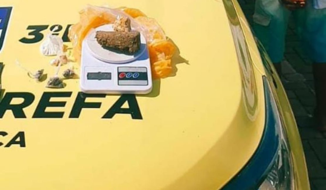 Suspeito é preso com drogas escondidas em terreno baldio, no Agreste