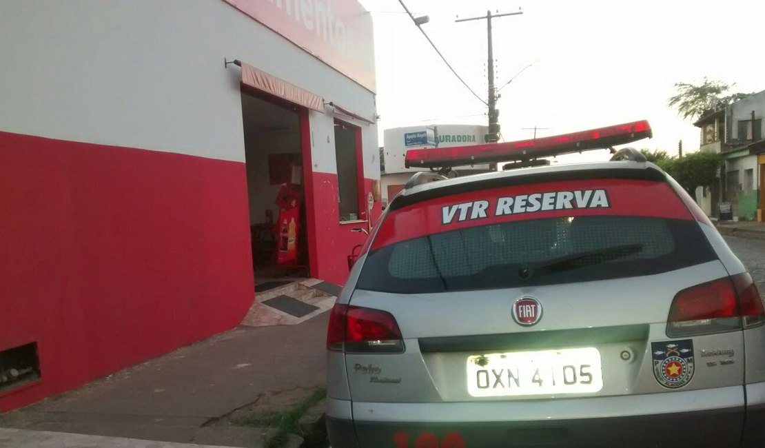 [Vídeo] Câmeras flagram assalto a estabelecimento comercial em Arapiraca