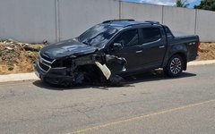Grave acidente entre carros de passeio deixa homem ferido na AL 486, em Arapiraca