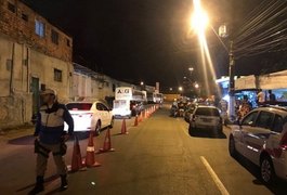 Operação Lei Seca confecciona 45 autos de infração de trânsito, prende dois e recolhe CNHs