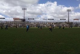 Vica faz treino coletivo e aproveita para realizar testes na equipe