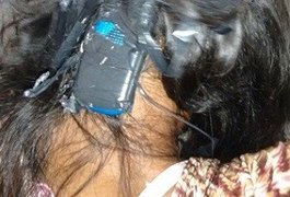 Mulher é flagrada tentando entrar em presídio com celular no cabelo