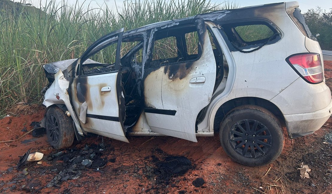 Dois passageiros sofrem ferimentos graves em engavetamento com três veículos em Messias