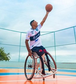 Alvinegro de coração, Daniel Perninha leva as cores do ASA no basquete em cadeira de rodas