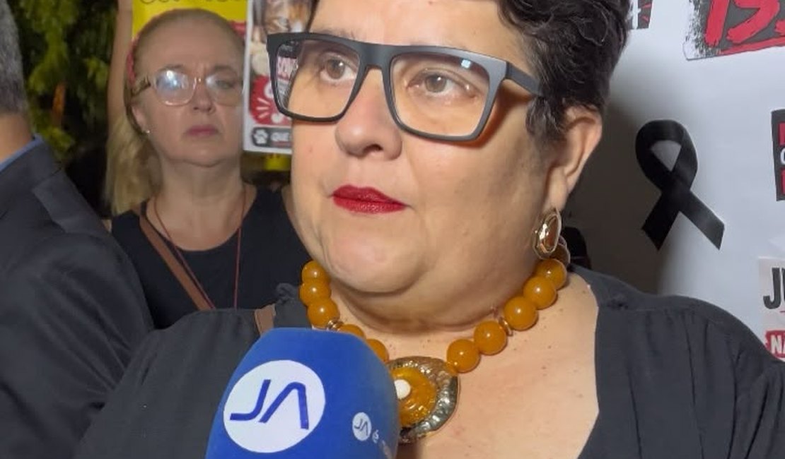 Comissão da OAB acompanha protesto que pede justiça por gata morta na Ponta Verde
