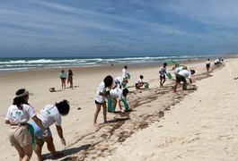 No Dia Mundial de Limpeza das Praias e Rios, IMA reúne 200 voluntários em mutirão na Praia do Francês