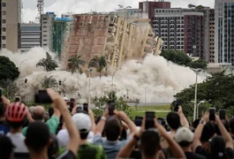 VÍDEO: Torre Palace, tradicional hotel de luxo de Brasília, é implodido com 165kg de explosivos