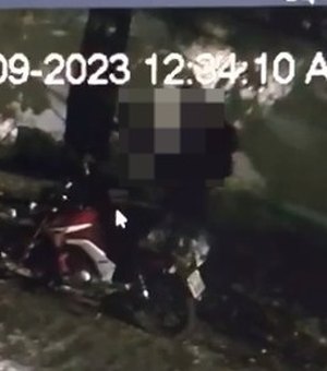 Vídeo. Casal é flagrado por câmera de segurança praticando sexo em rua de Arapiraca